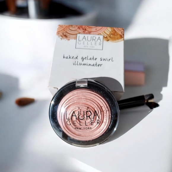 Laura Geller Baked Gelato Swirl Illuminator - Charming Pink - Picture 4 of 6
